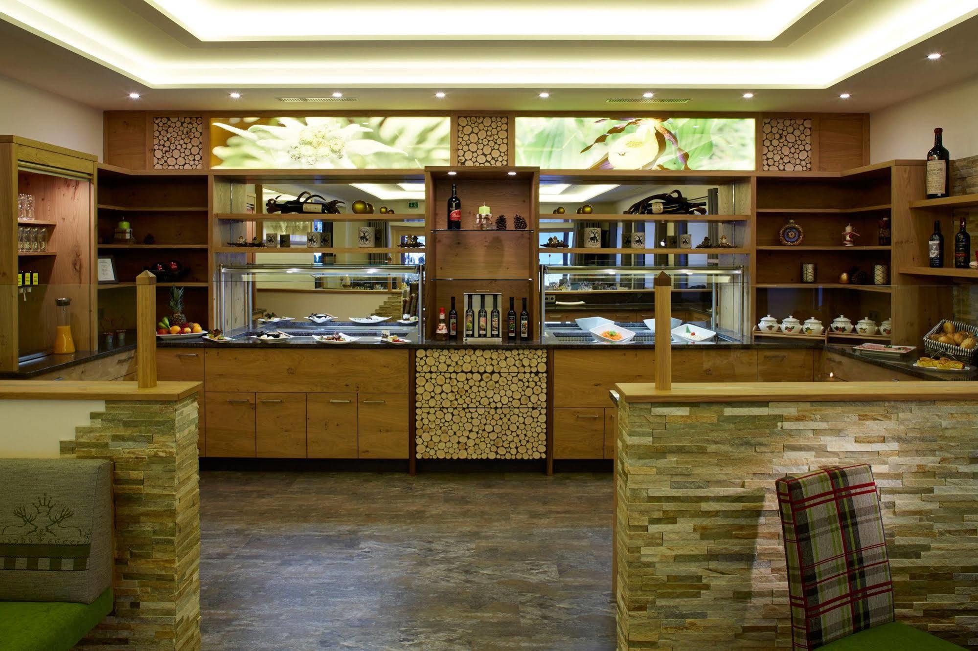 Wohlfuehlhotel Berg Heil Holzgau Εξωτερικό φωτογραφία
