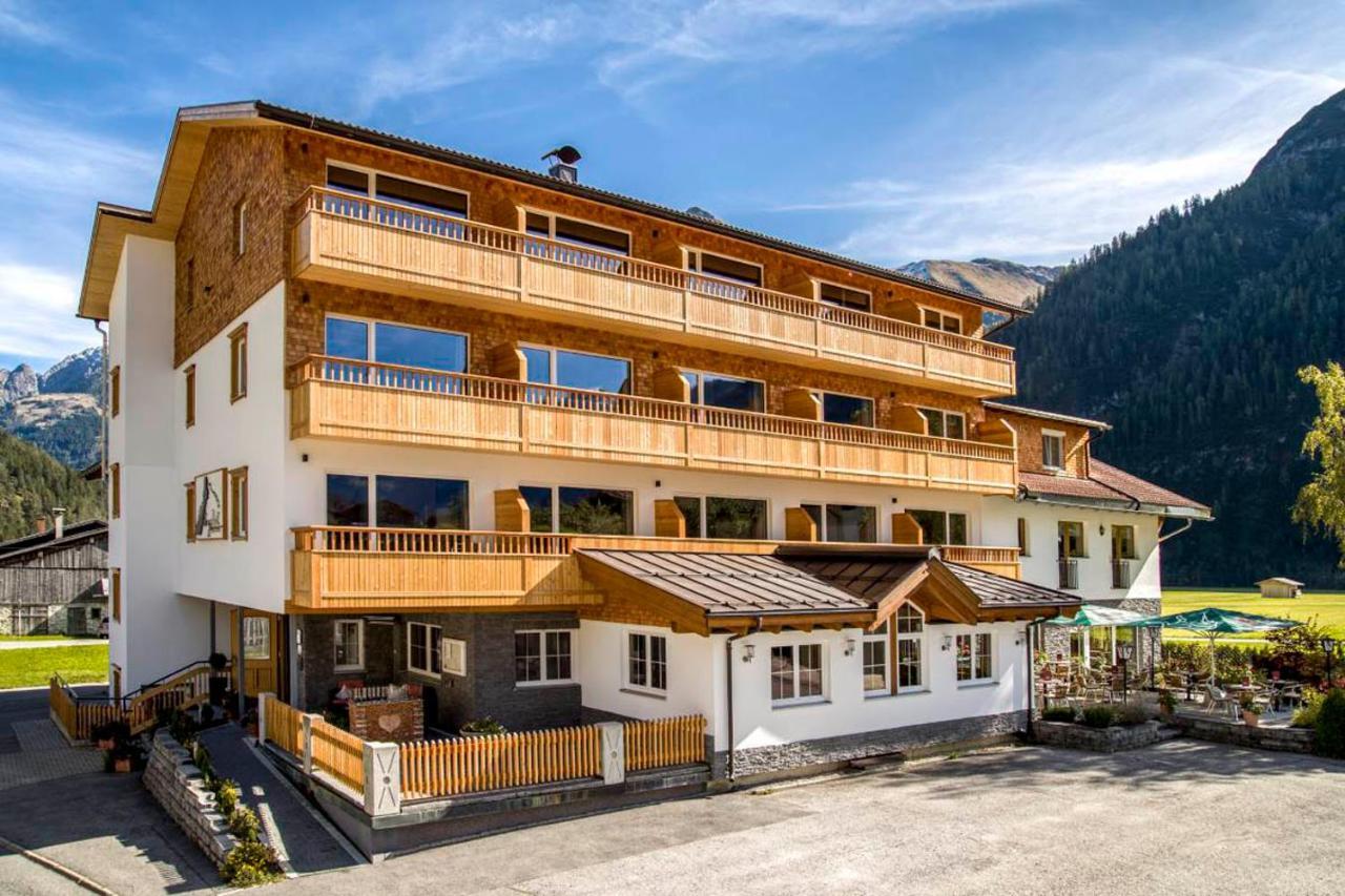 Wohlfuehlhotel Berg Heil Holzgau Εξωτερικό φωτογραφία